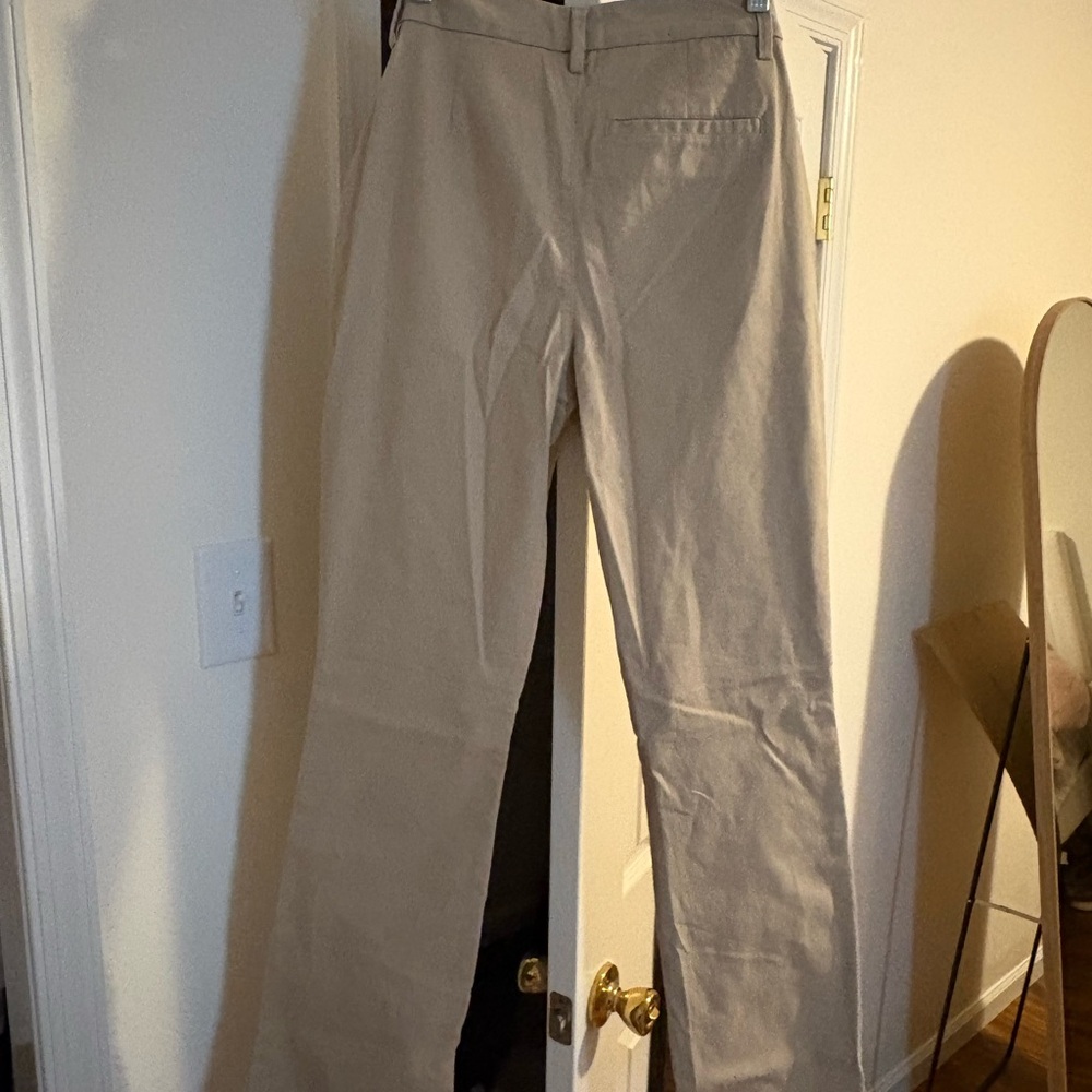 Old Navy woman’s Khaki Chinos - Picture 3 of 3